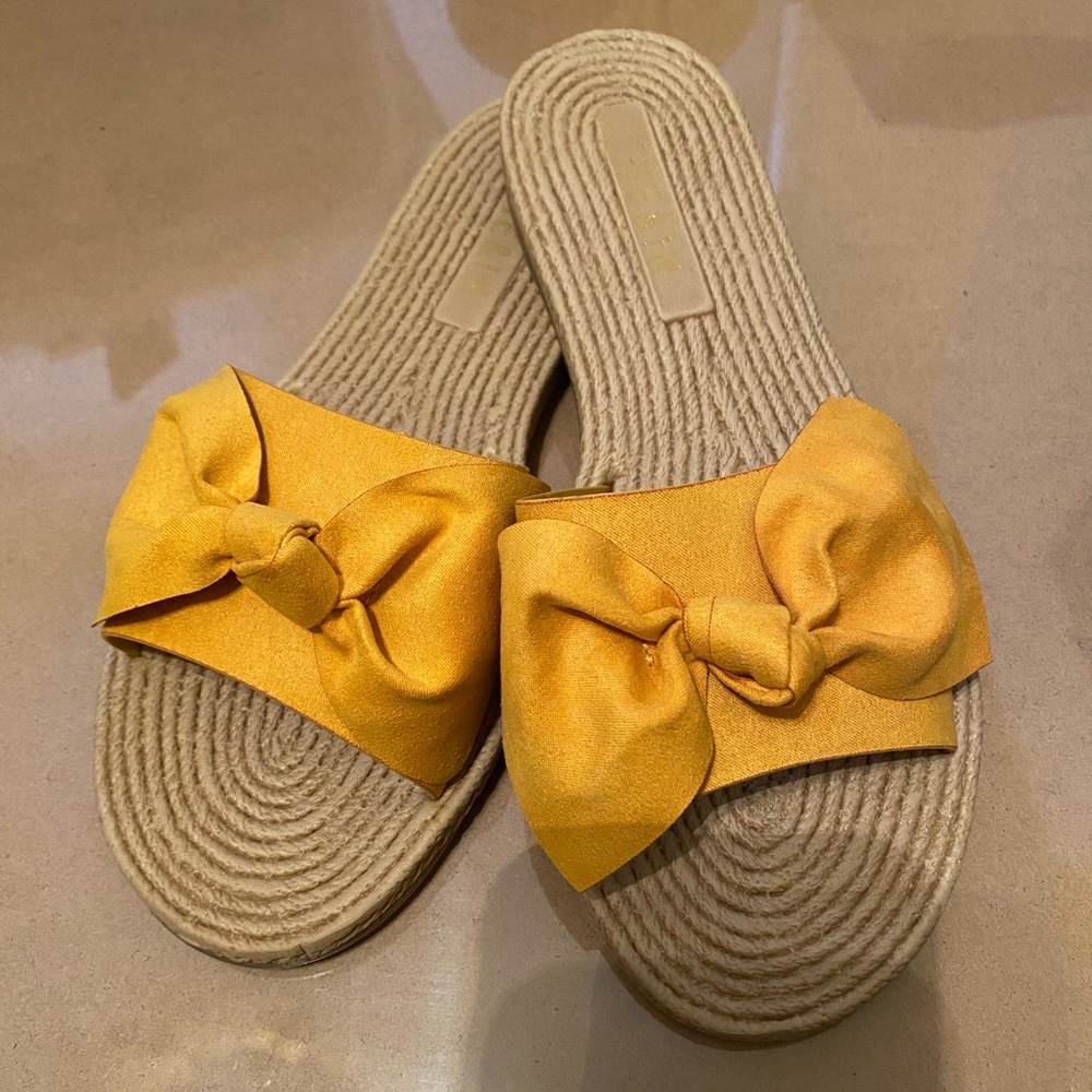 SHEIN Yellow Bow Sandals